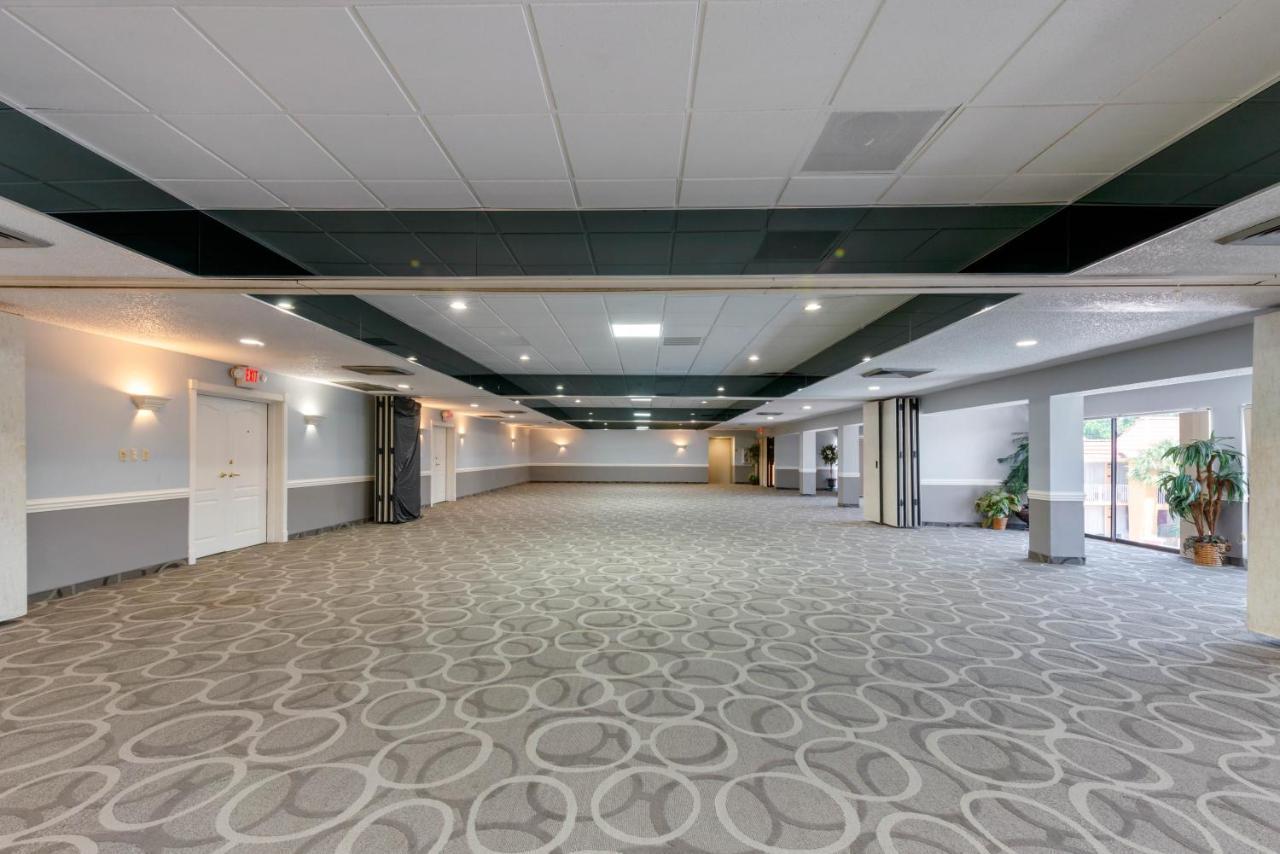 Quality Inn & Suites Conference Center New Port Richey Exterior photo