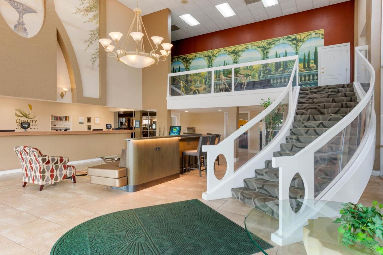 Quality Inn & Suites Conference Center New Port Richey Exterior photo